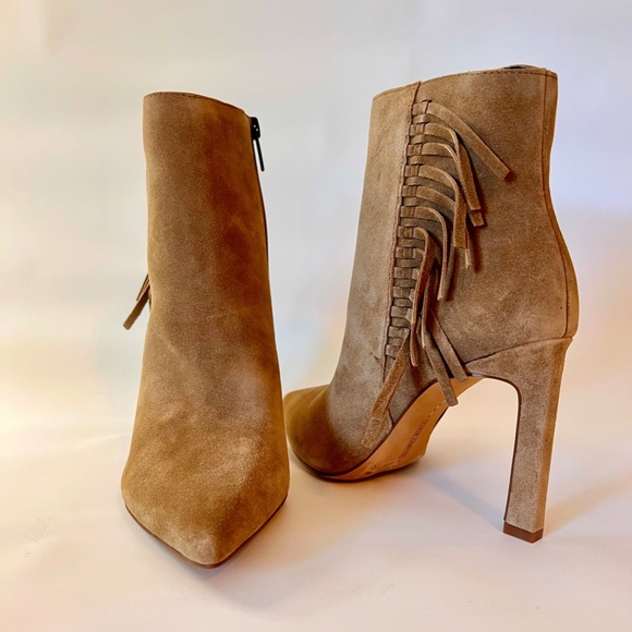Vince Camuto tan suede fringed booties size 8.5M - Picture 3 of 6